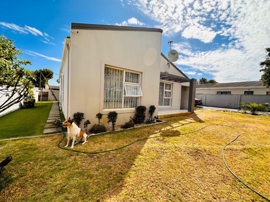 4 Bedroom Property for Sale in Flamingo Vlei Western Cape